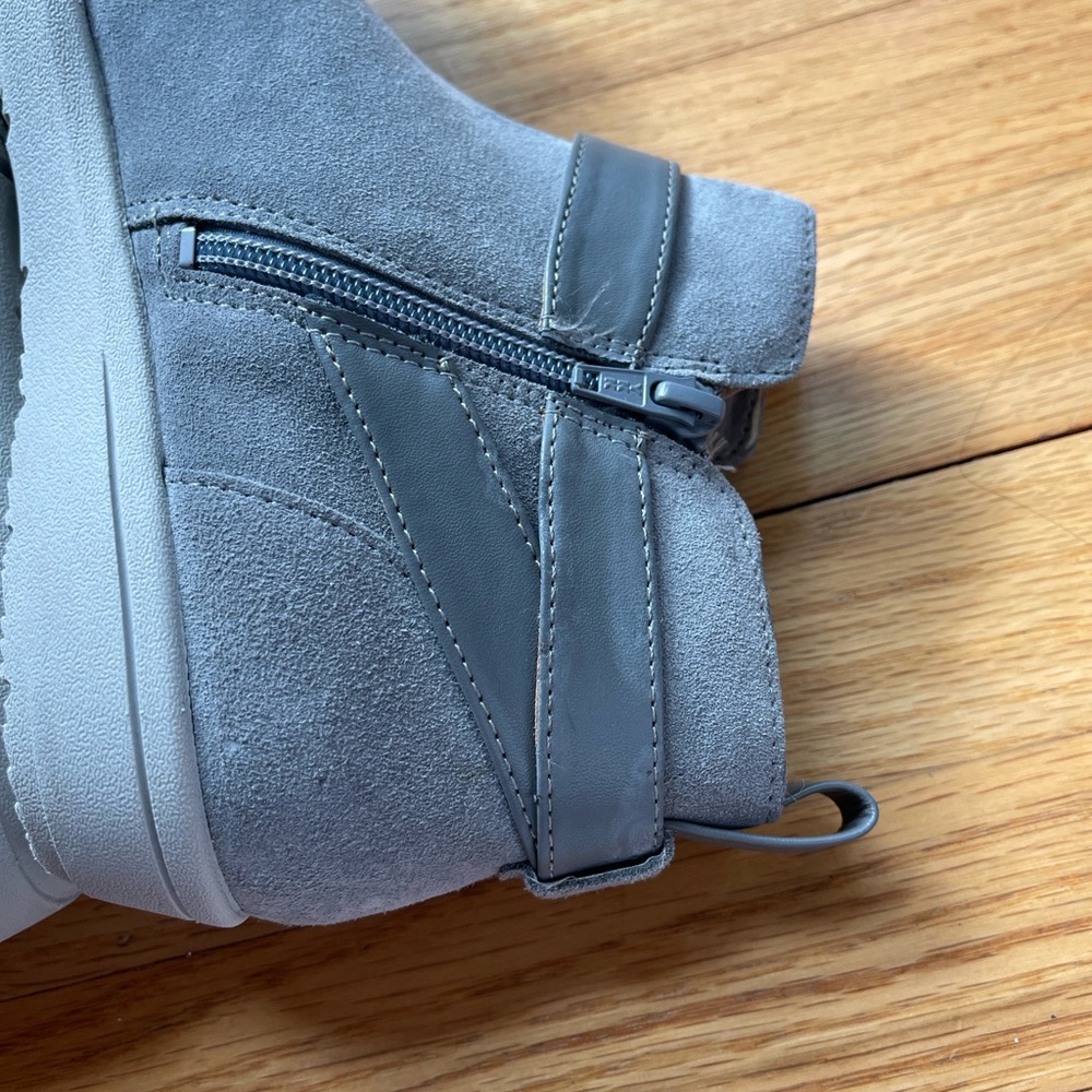 Vionic Gray Ankle Boots Water Repellent Comfort Orthotic Buckle Booties Sz 7.5 - Picture 5 of 8